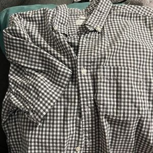 Men’s button down shirt sleeve shirt